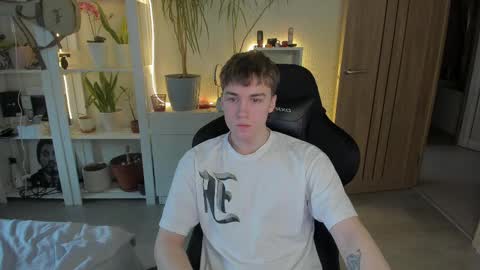 Mila online show from 02-10-25, 10:53