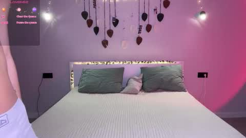 Snapshot of slola_li chatting on 02-15-26, 12:58 Lola and Li - online show from 02-15-26, 12:58