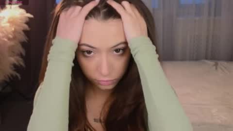 Emilia online show from 11-25-25, 12:27