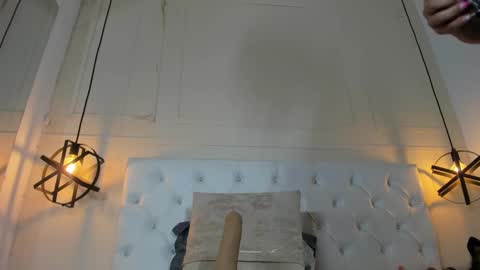 Luna online show from 02-04-25, 01:45