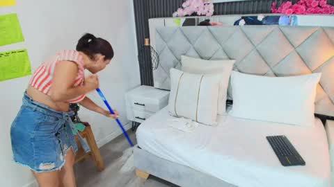 slut_milf_ online show from 04-15-26, 08:43