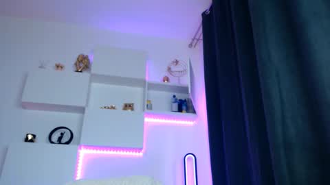 Snapshot of slut_tattoogirl chatting on 03-26-26, 06:52 Ariana online show from 03-26-26, 06:52