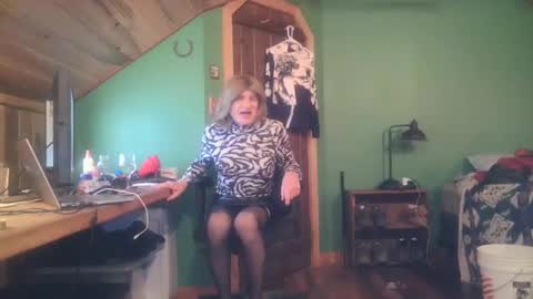 Snapshot of slutjennifertransxx chatting on 09-12-25, 02:55 slutjennifertransxx online show from 09-12-25, 02:55