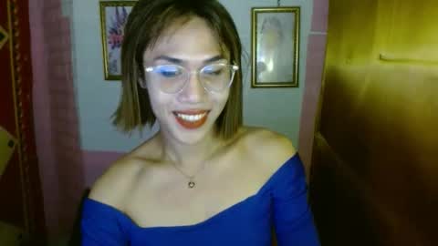 Snapshot of slutqueen_raz chatting on 10-21-25, 12:00 Raz online show from 10-21-25, 12:00
