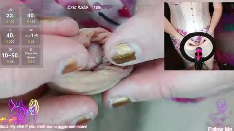 Snapshot of sluttyfrea chatting on 05-24-26, 04:17 Faye online show from 05-24-26, 04:17