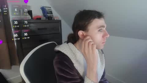 Natsu online show from 03-19-26, 04:44