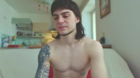 Snapshot of sly_gus chatting on 03-08-26, 04:27 Gus online show from 03-08-26, 04:27