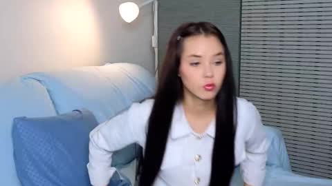 Snapshot of slyshypie chatting on 09-10-25, 01:11 Lily online show from 09-10-25, 01:11