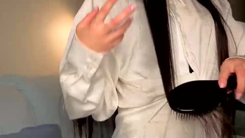 Snapshot of slyshypie chatting on 09-13-25, 01:22 Lily online show from 09-13-25, 01:22