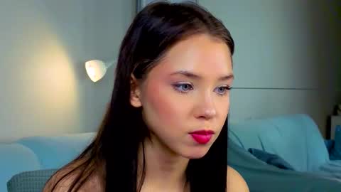 Snapshot of slyshypie chatting on 09-18-25, 01:24 Lily online show from 09-18-25, 01:24