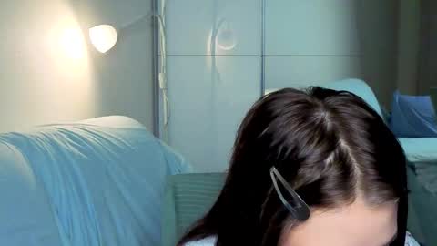 Snapshot of slyshypie chatting on 09-19-25, 01:45 Lily online show from 09-19-25, 01:45