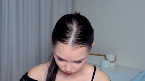 Snapshot of slyshypie chatting on 09-23-25, 01:14 Lily online show from 09-23-25, 01:14