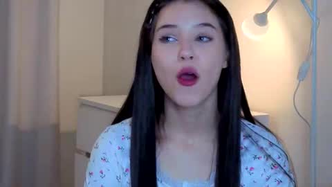 Snapshot of slyshypie chatting on 09-27-25, 01:27 Lily online show from 09-27-25, 01:27