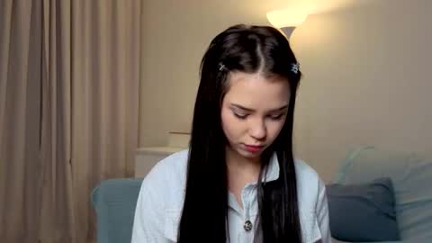 Snapshot of slyshypie chatting on 10-05-25, 01:31 Lily online show from 10-05-25, 01:31