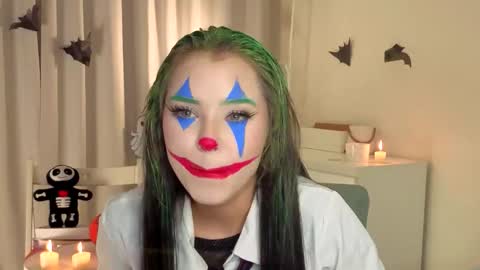 Snapshot of slyshypie chatting on 10-31-25, 01:34 Lily online show from 10-31-25, 01:34