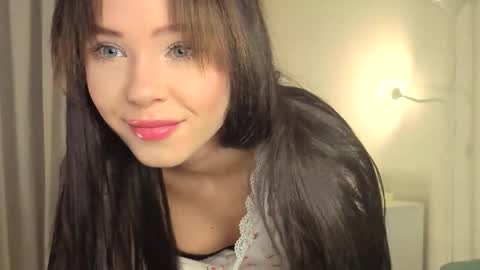 Snapshot of slyshypie chatting on 11-04-25, 02:05 Lily online show from 11-04-25, 02:05