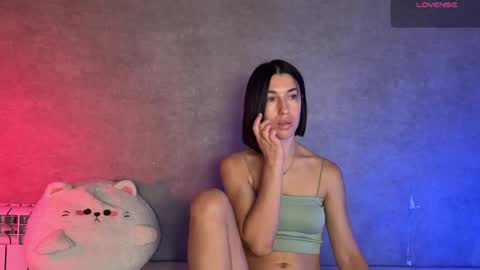 Snapshot of smaillev chatting on 05-19-26, 09:15 Melani online show from 05-19-26, 09:15