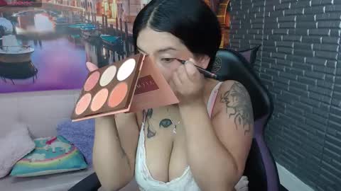 Mariana Torres online show from 10-10-25, 01:43