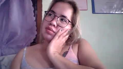 Lovewella online show from 09-23-25, 03:42