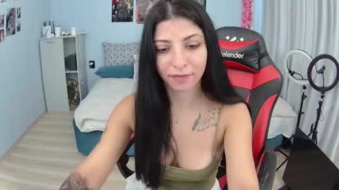 small_horny_girl online show from 10-10-25, 07:29