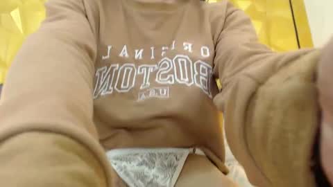 Snapshot of small_hot19 chatting on 03-11-25, 02:40 Small Hot19 online show from 03-11-25, 02:40