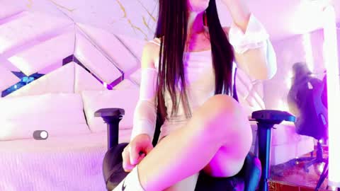 Small Hot19 online show from 05-24-26, 10:31