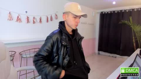 Snapshot of smallgiant26 chatting on 10-08-25, 02:09 PETER online show from 10-08-25, 02:09