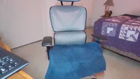 Snapshot of smallguyx chatting on 09-18-25, 06:15 smallguyx online show from 09-18-25, 06:15