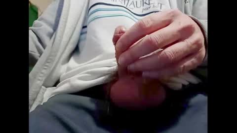 Snapshot of smallhairyuncut chatting on 01-17-25, 08:44 Small Hairy Uncut online show from 01-17-25, 08:44
