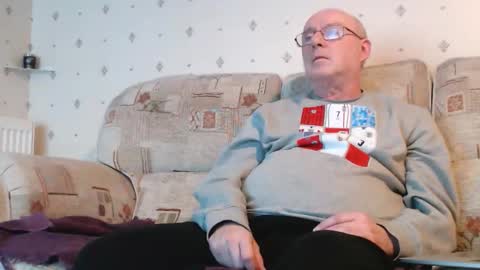 Snapshot of smallsteve562 chatting on 10-29-25, 08:10 Steve online show from 10-29-25, 08:10