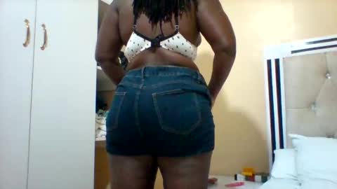 Snapshot of smartqueen1 chatting on 05-02-26, 02:11 Katerina online show from 05-02-26, 02:11