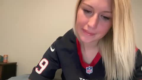 Snapshot of smexxii93 chatting on 01-19-25, 05:48 smexxii93 online show from 01-19-25, 05:48