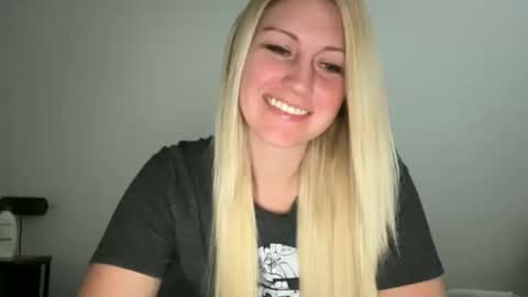 Snapshot of smexxii93 chatting on 10-20-25, 02:28 smexxii93 online show from 10-20-25, 02:28