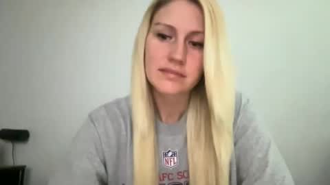 Snapshot of smexxii93 chatting on 10-27-25, 02:10 smexxii93 online show from 10-27-25, 02:10