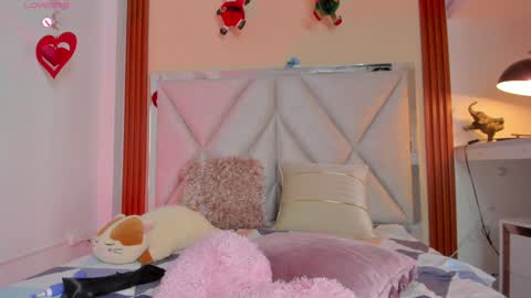 Snapshot of smile__1 chatting on 12-30-24, 10:23 smile__1 online show from 12-30-24, 10:23