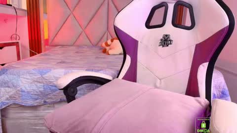 Snapshot of smile__1 chatting on 09-24-25, 12:41 smile__1 online show from 09-24-25, 12:41