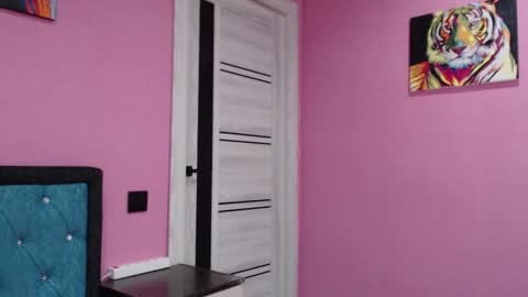 smile_cute_fox online show from 12-19-25, 03:19