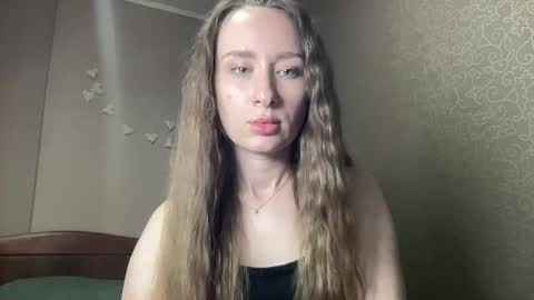 smilequeen_ online show from 10-04-25, 05:22