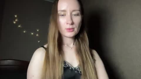 smilequeen_ online show from 10-28-25, 08:22