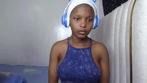 smiley luv1 online show from 03-08-26, 08:01