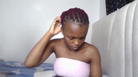 smiley luv1 online show from 03-25-26, 12:22