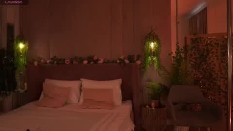 Mia online show from 09-24-25, 05:11