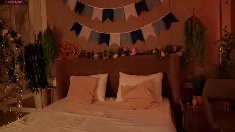 Mia online show from 10-05-25, 05:17