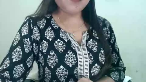 Snapshot of smiley_queen99 chatting on 05-29-26, 02:04 smiley online show from 05-29-26, 02:04