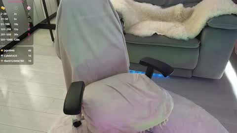 Snapshot of smilym chatting on 10-04-25, 12:03 smilym online show from 10-04-25, 12:03