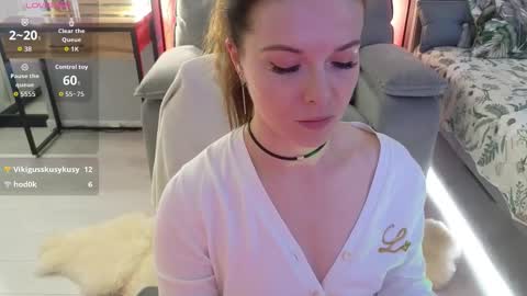 Snapshot of smilym chatting on 10-08-25, 11:35 smilym online show from 10-08-25, 11:35