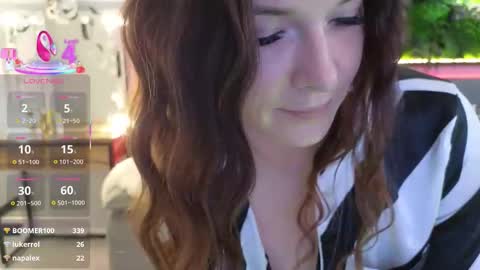 Snapshot of smilym chatting on 10-26-25, 02:01 smilym online show from 10-26-25, 02:01