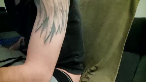 Snapshot of smokeandwatching chatting on 01-21-25, 09:25 Smokeandwatching online show from 01-21-25, 09:25