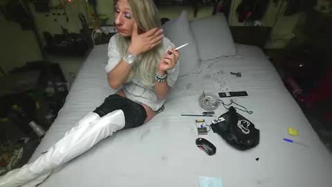 smokeslut365 online show from 10-18-25, 09:04