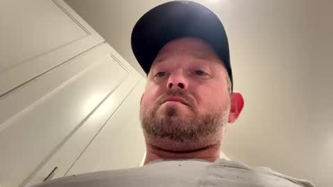 Snapshot of smokeymt420 chatting on 10-19-25, 04:24 smokeymt420 online show from 10-19-25, 04:24